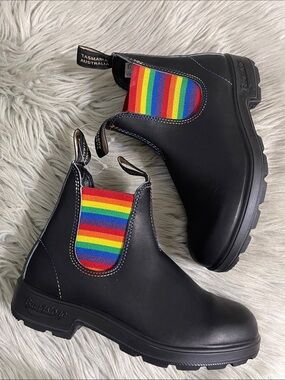 Blundstone Black Chelsea Boots with Rainbow Elastic
